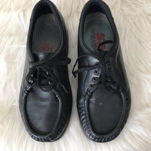 SAS women black leather walking shoes size 8 wide